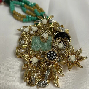 Green/Tan Bead Necklace, Pendant & Earrings. New